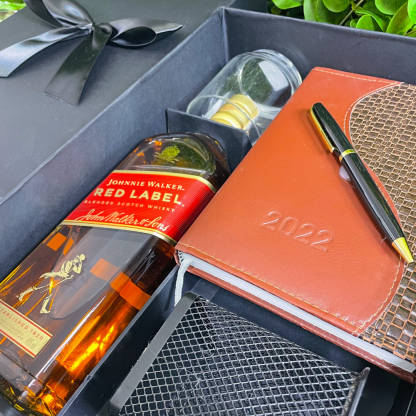 KIT WHISKY "OFFICE" RED LABEL 8 ANOS - Imagem 2